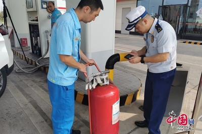 自貢自流井區(qū):扎實(shí)開展消防檢查 筑牢安全防火墻